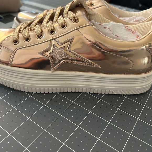 Nature Breeze Rose Gold Star Sneakers - Picture 4 of 10
